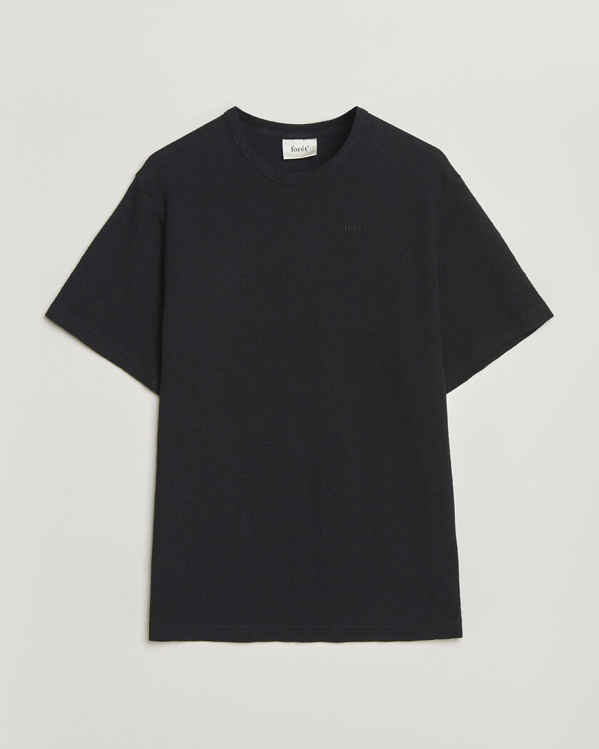 Forét Fir Structured T-Shirt Black – Zwart