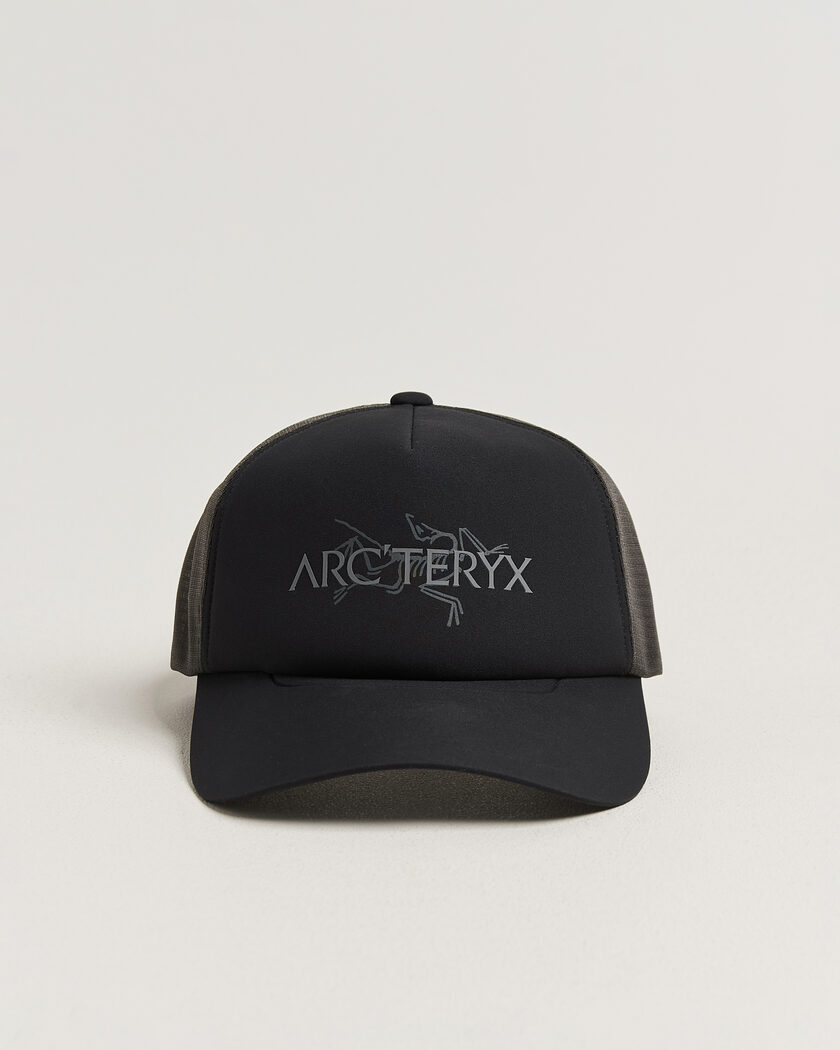 Arc'teryx Bird Word Trucker Cap Black/Cloud – Zwart