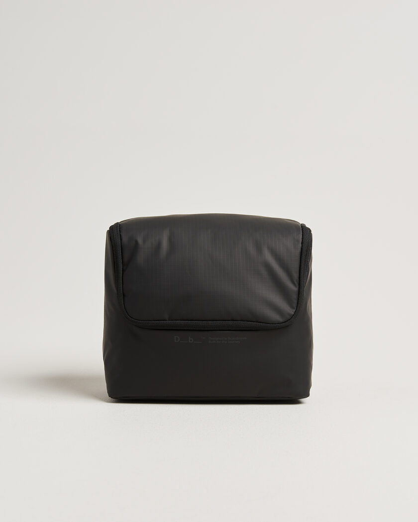 DB Essential Wash Bag M Black Out – Zwart