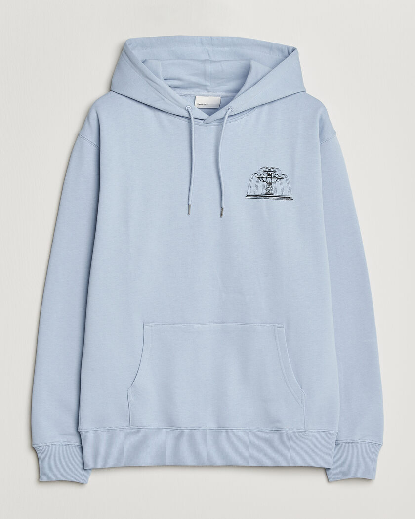 Drôle de Monsieur Fountain Printed Hoodie Light Blue – Blauw
