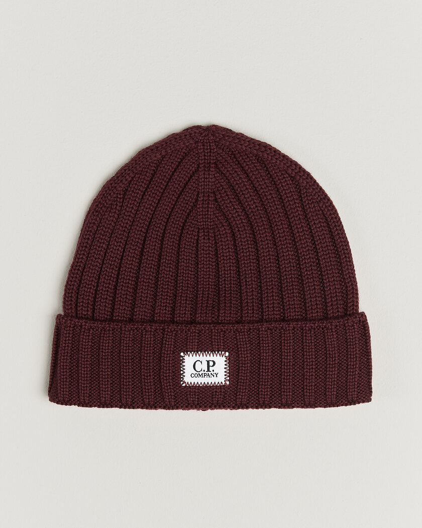 C.P. Company Extra Fine Merino Rib Knitted Hat Burgundy – Rood