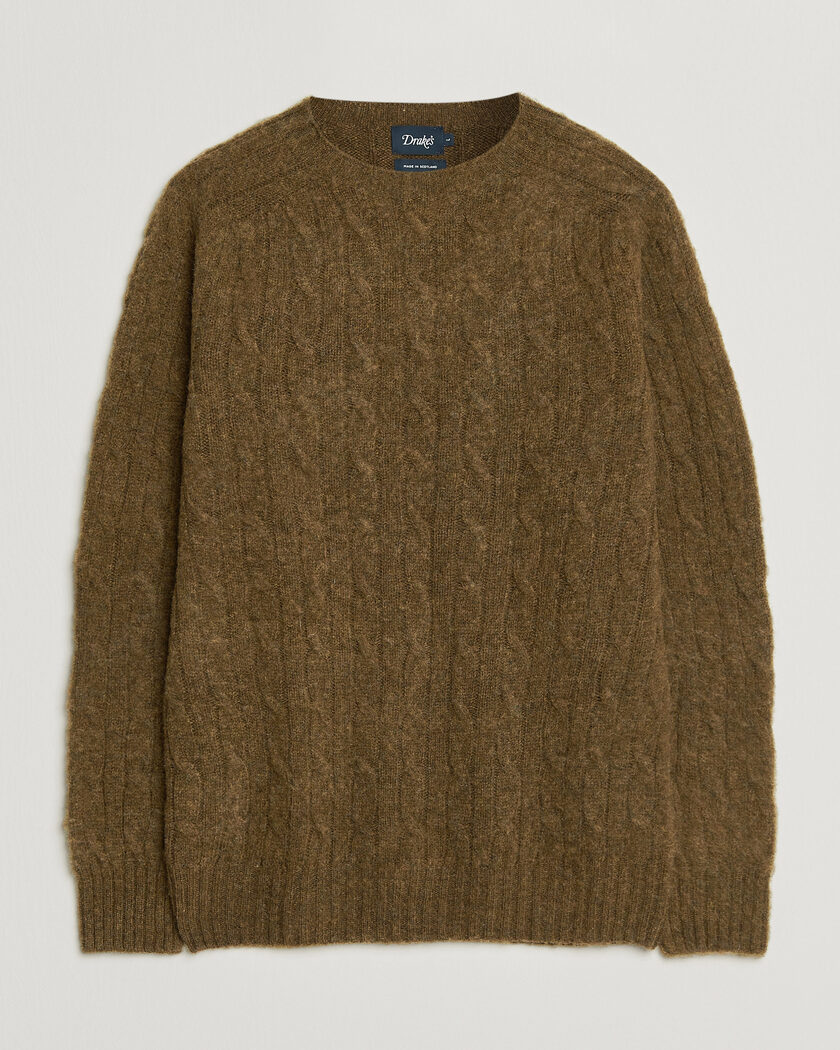 Drake's Brushed Shetland Cable Crew Moorland Olive – Groen