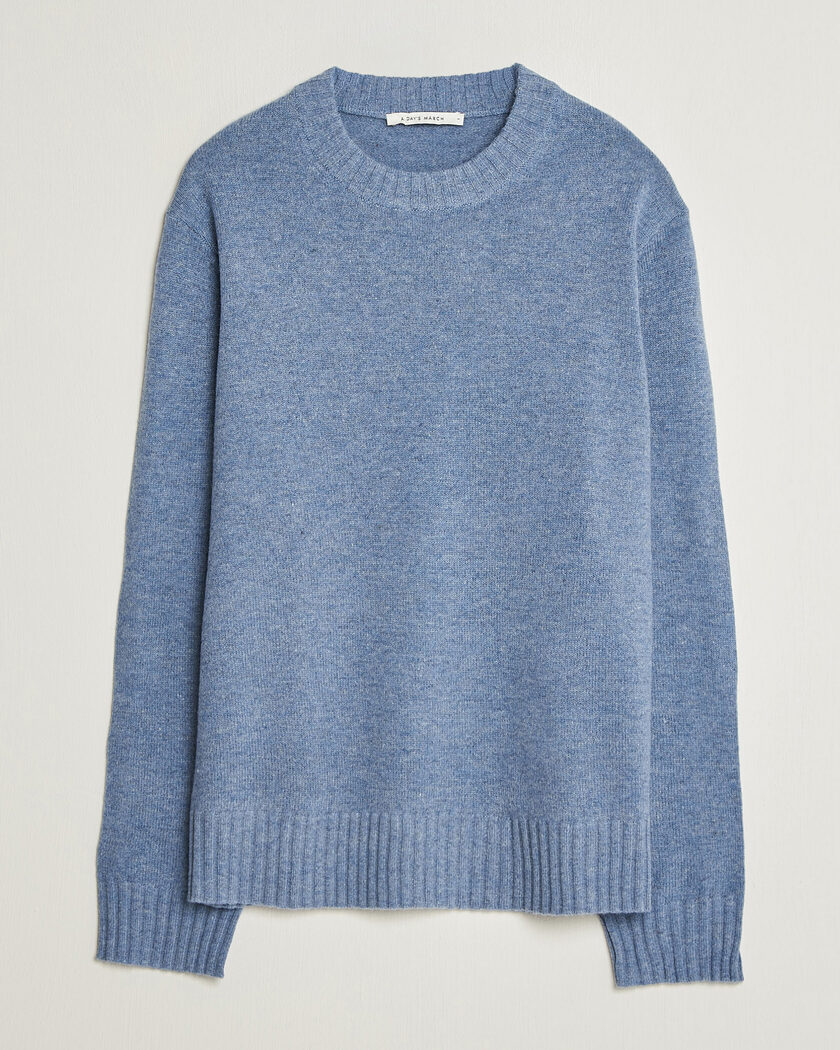 A Day's March Marlow Lambswool Sweater Misty Blue – Blauw