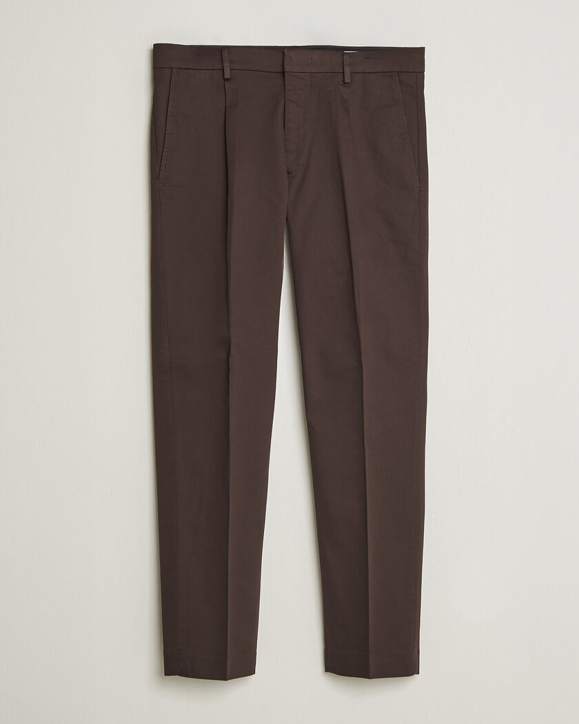 NN07 Bill Pleated Cotton Chinos Deep Truffle – Bruin