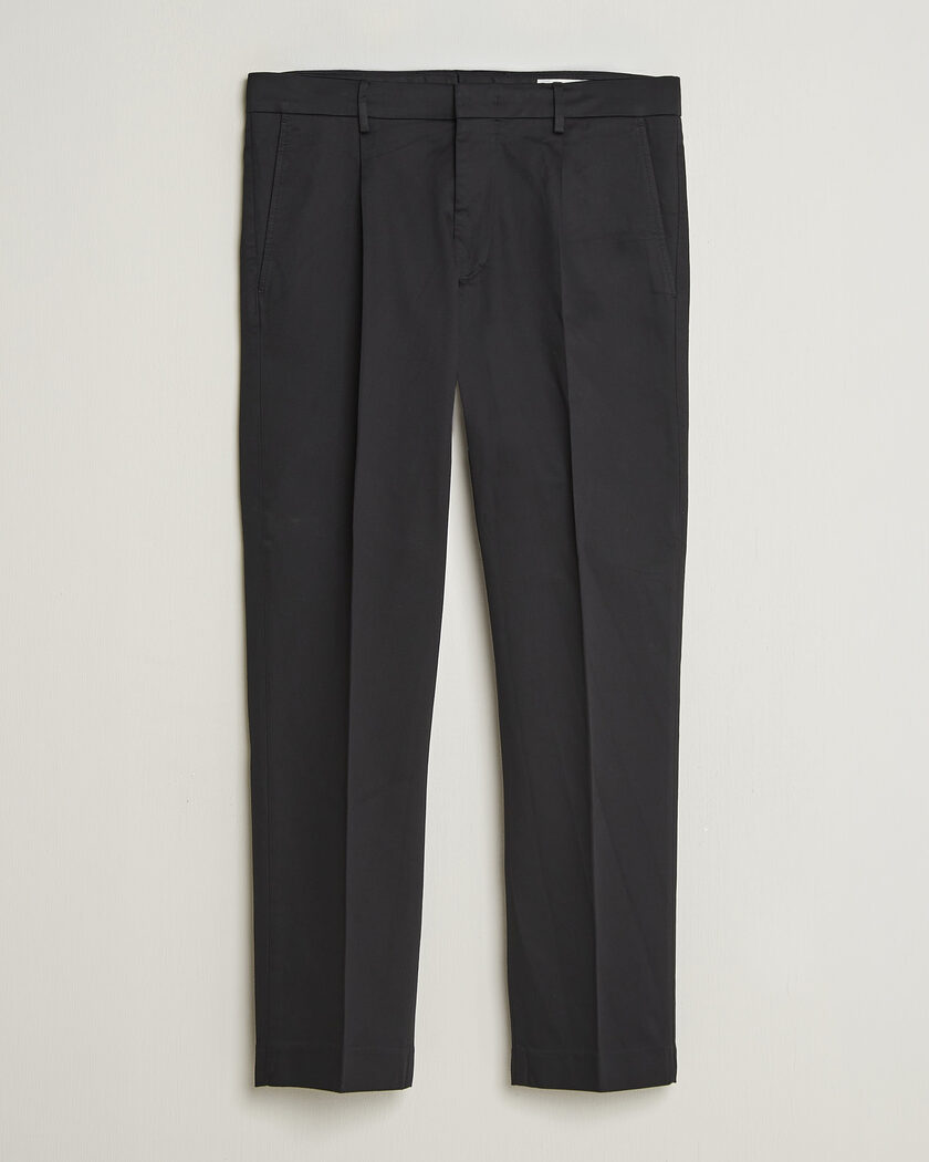 NN07 Bill Pleated Cotton Chinos Black – Zwart