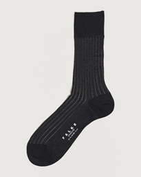 Grijs