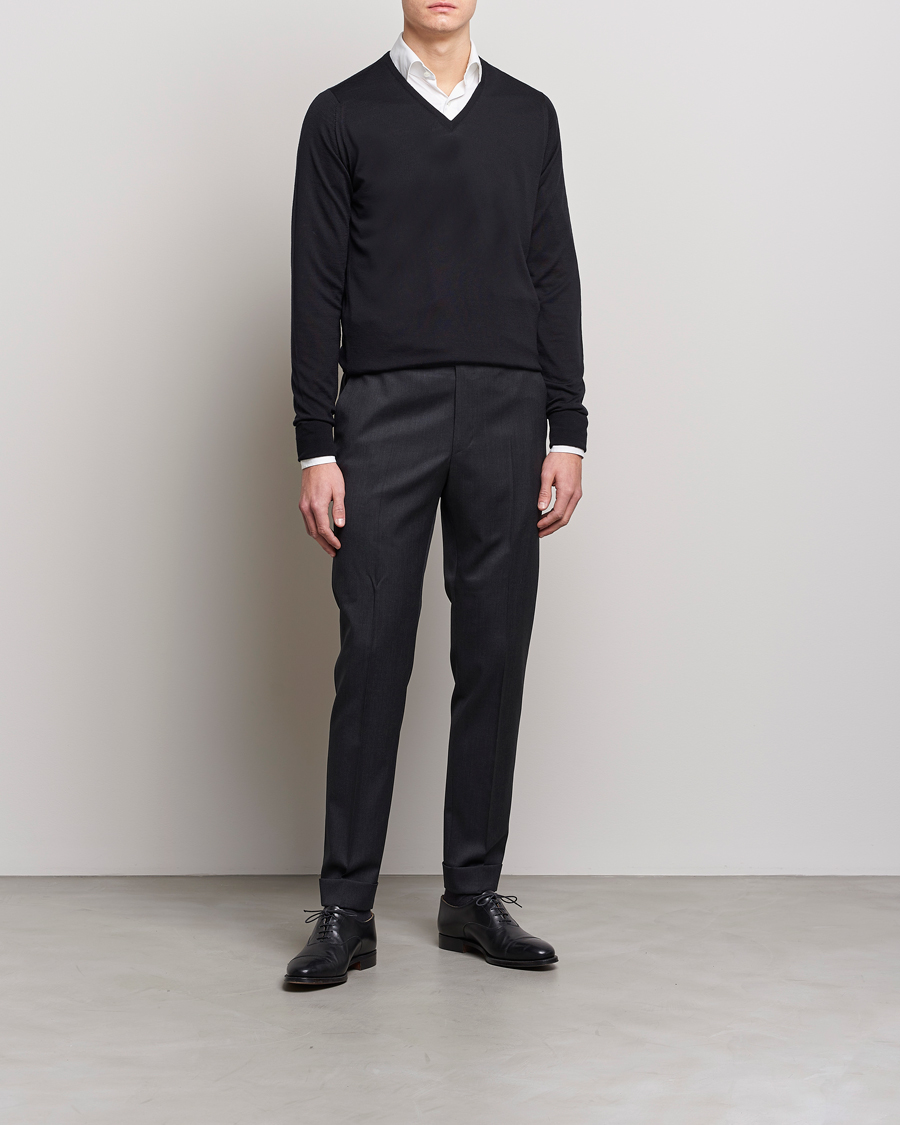 Heren | Truien | John Smedley | Bobby Extra Fine Merino V-Neck Pullover Black