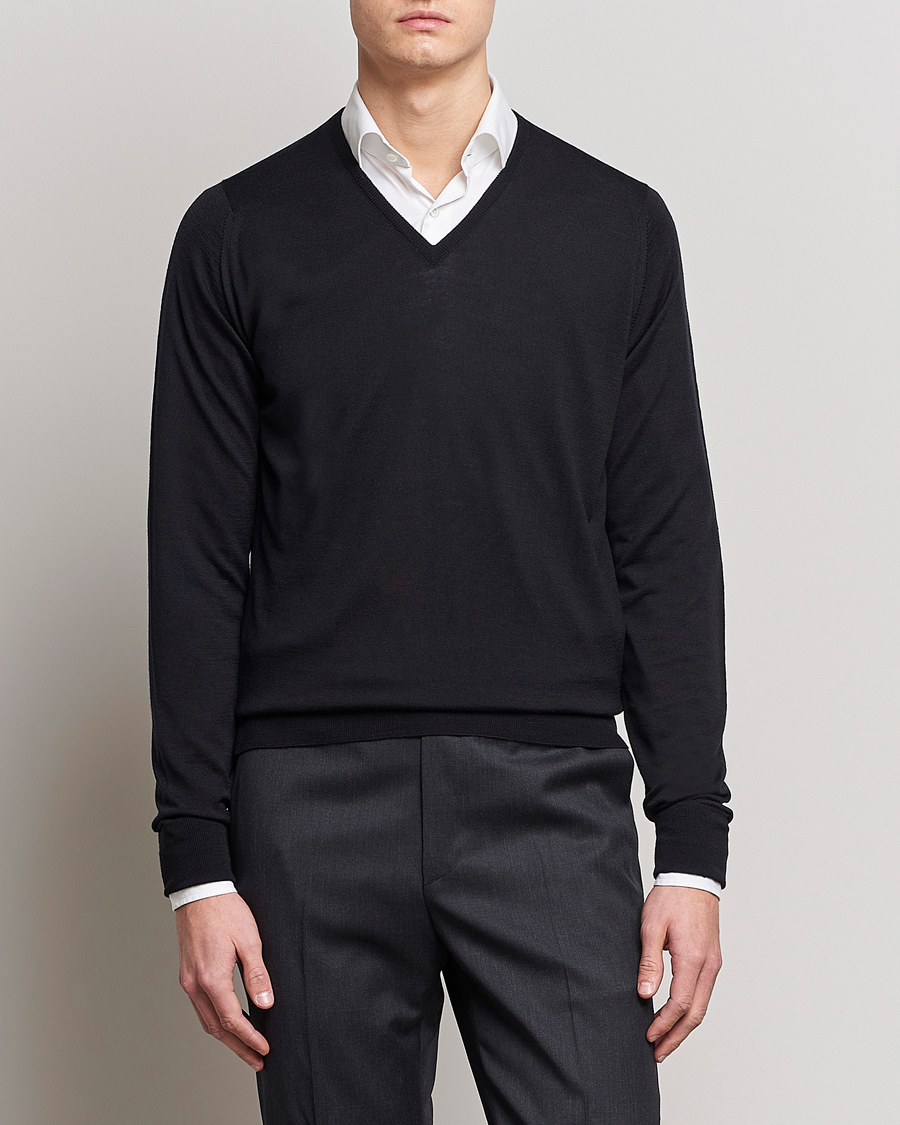 Heren | V-hals truien | John Smedley | Bobby Extra Fine Merino V-Neck Pullover Black