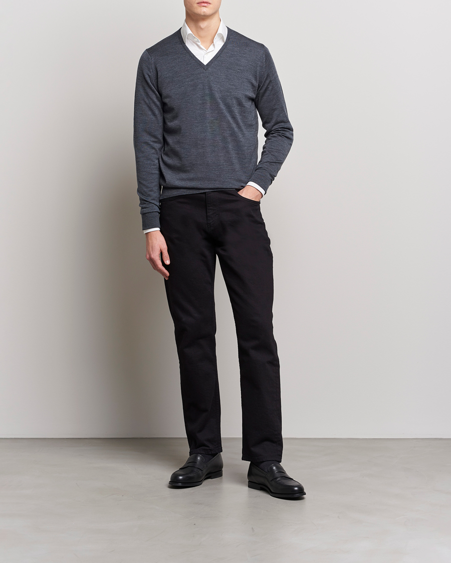 Heren | Truien | John Smedley | Bobby Extra Fine Merino V-Neck Pullover Charcoal
