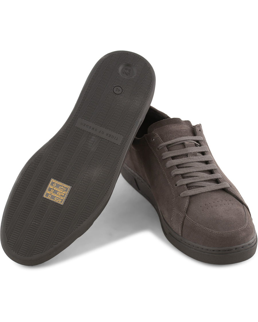Heren | Tiger of Sweden Arne Suede Sneakers Charcoal | Tiger of Sweden | Arne Suede Sneakers Charcoal