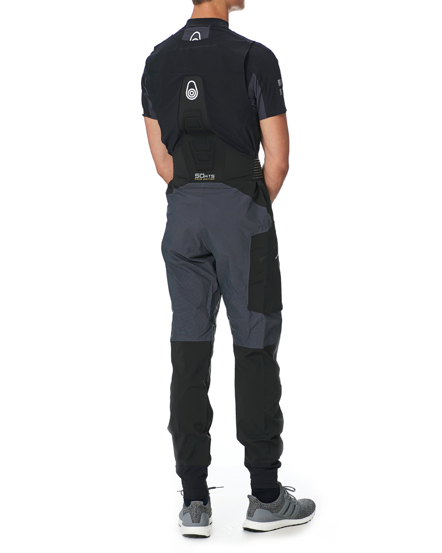 Heren | Broeken | Sail Racing | 50 KTS Orca Hybrid Bib Pant Carbon