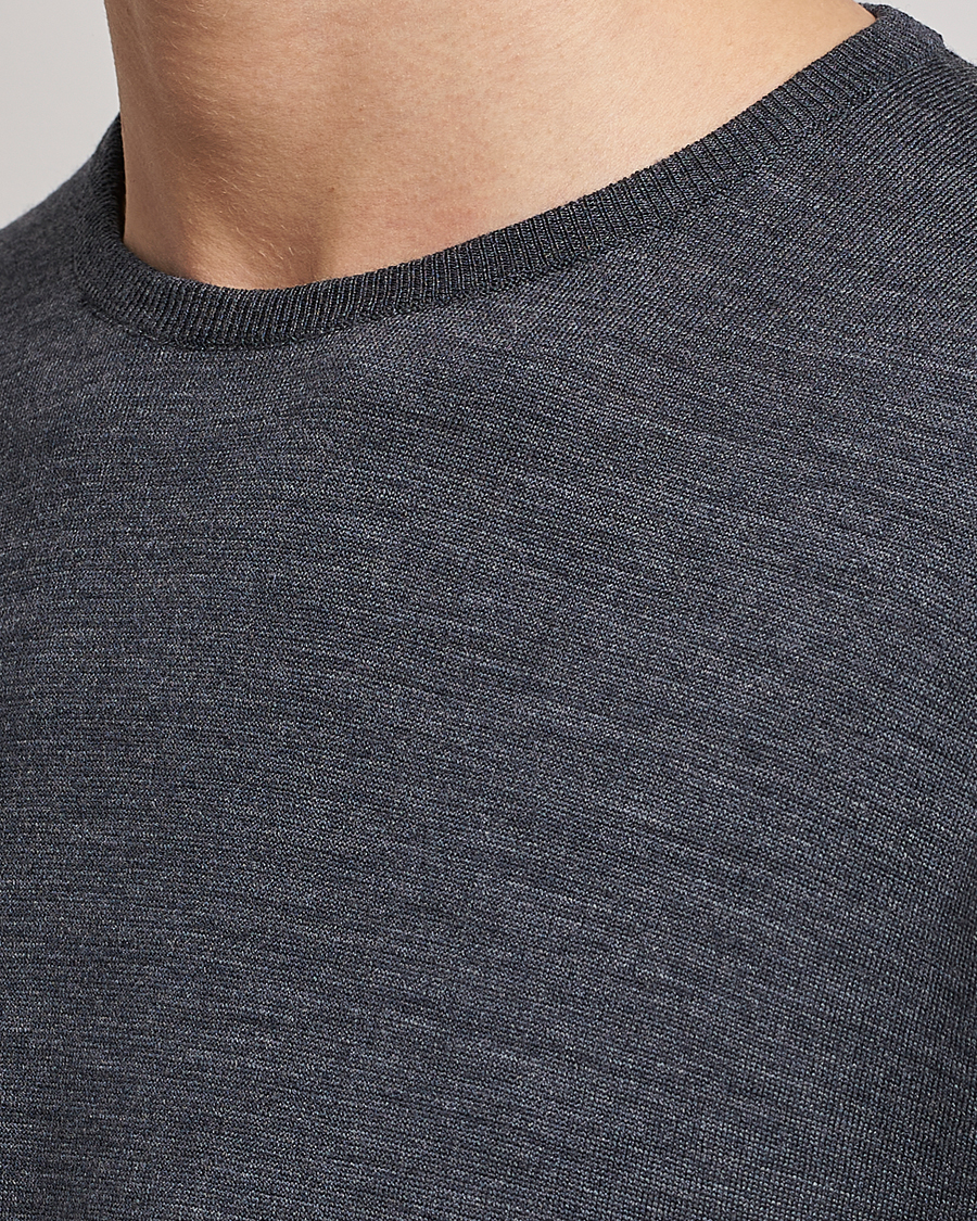Heren | Truien | John Smedley | Lundy Extra Fine Merino Crew Neck Charcoal