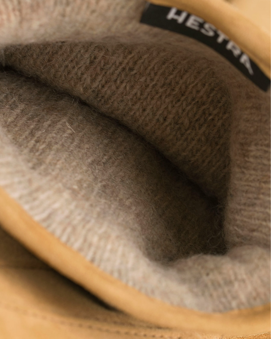 Heren | Hestra Robert Lambsuede Wool Lined Buckle Glove Camel | Hestra | Robert Lambsuede Wool Lined Buckle Glove Camel