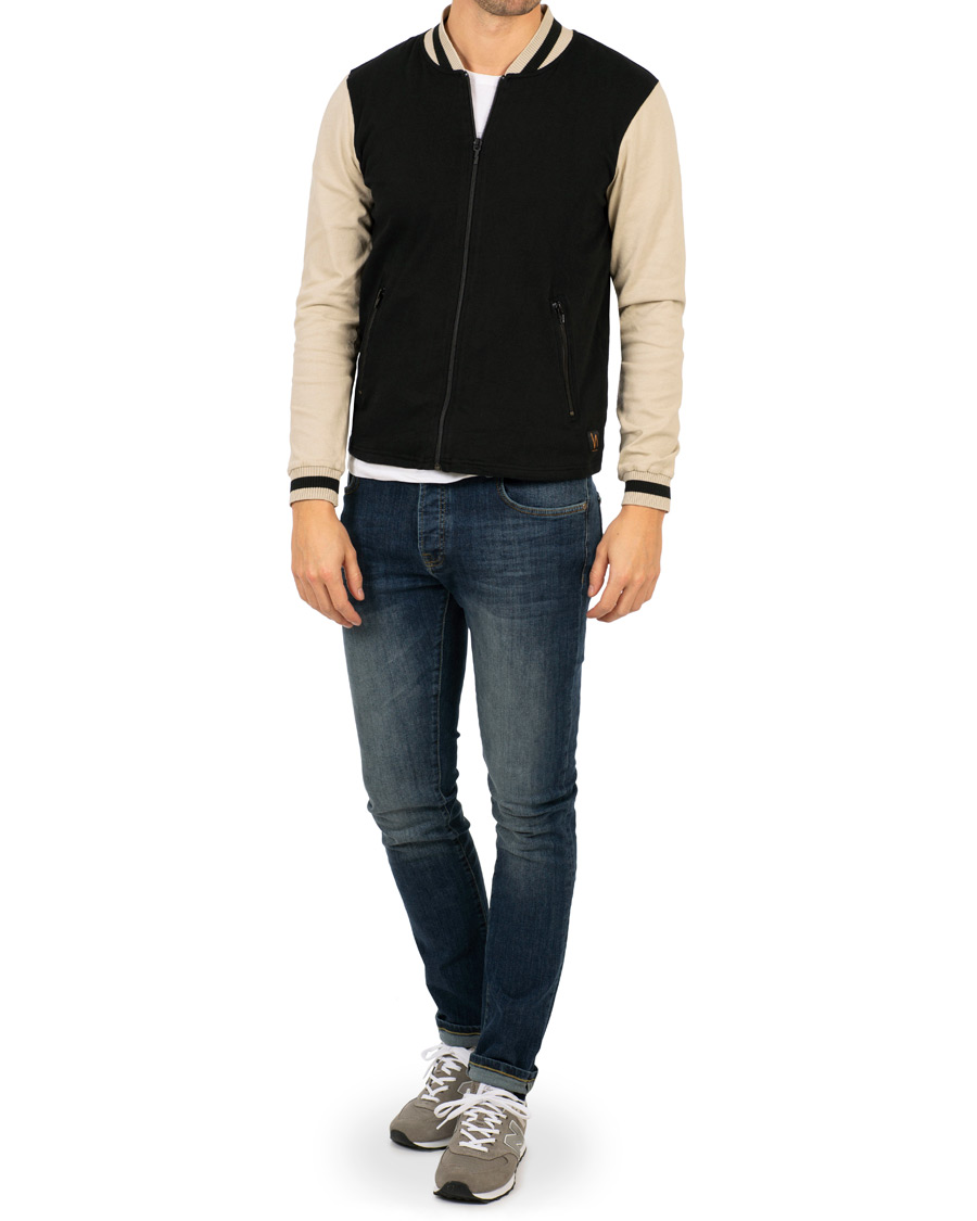 Heren | Truien | Nudie Jeans | Sture Jersey College Bomber Jacket Black/Sand