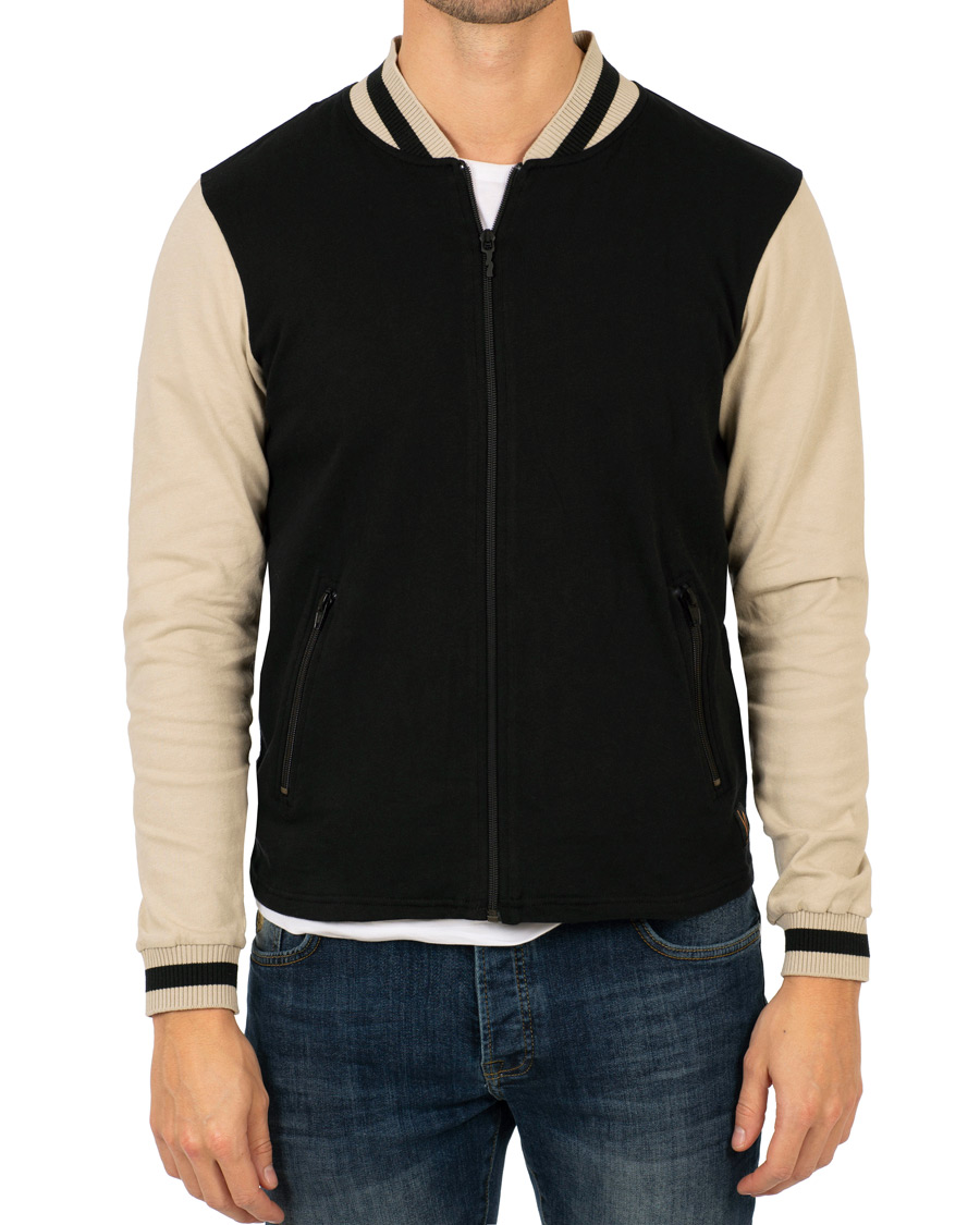 Heren | Truien | Nudie Jeans | Sture Jersey College Bomber Jacket Black/Sand