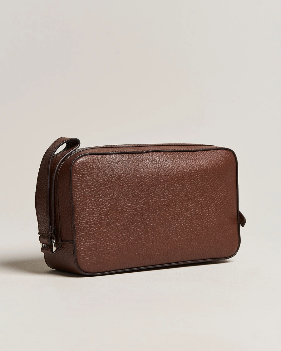 Heren | Accessoires | Tiger of Sweden | Wes Grained Leather Toilet Bag Brown