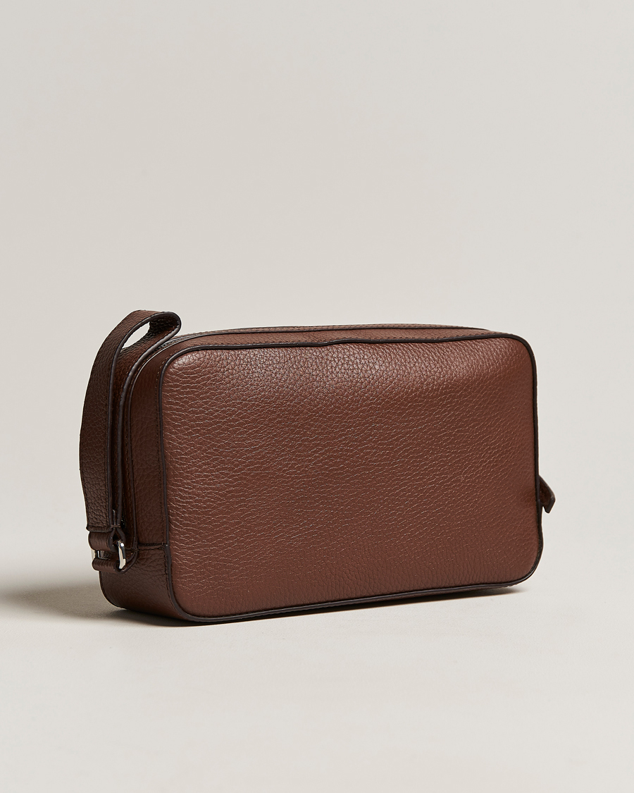 Heren | Toilettassen | Tiger of Sweden | Wes Grained Leather Toilet Bag Brown