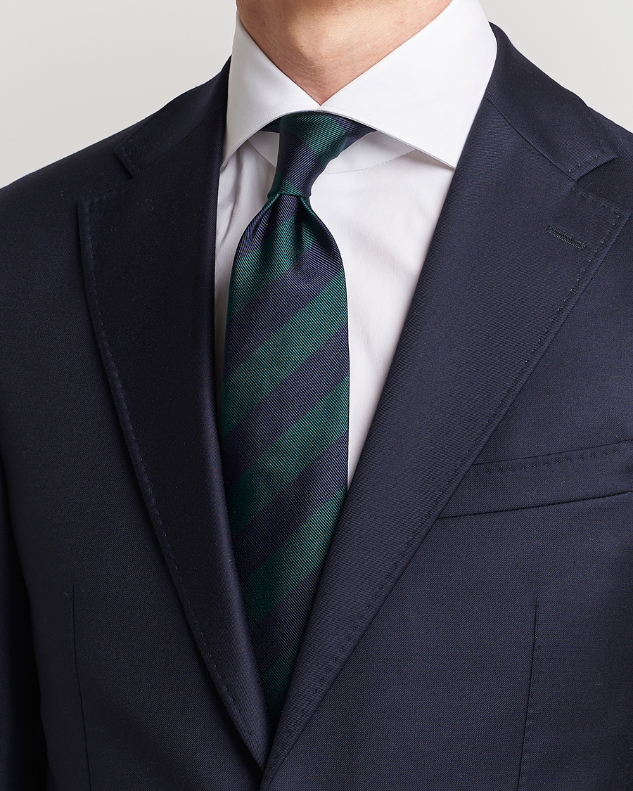 Heren | Donker pak | Amanda Christensen | Regemental Stripe Classic Tie 8 cm Green/Navy