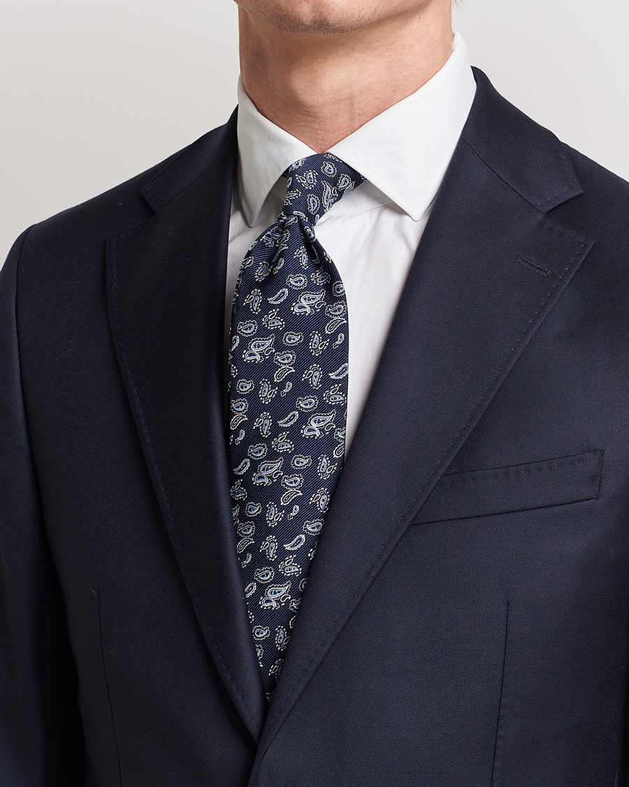 Heren | Donker pak | Amanda Christensen | Paisley Woven Silk Tie 8 cm Navy