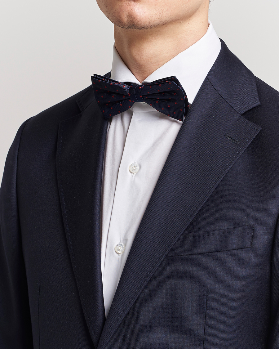 Heren | Amanda Christensen Dot Pre Tie Silk Navy/Wine | Amanda Christensen | Dot Pre Tie Silk Navy/Wine
