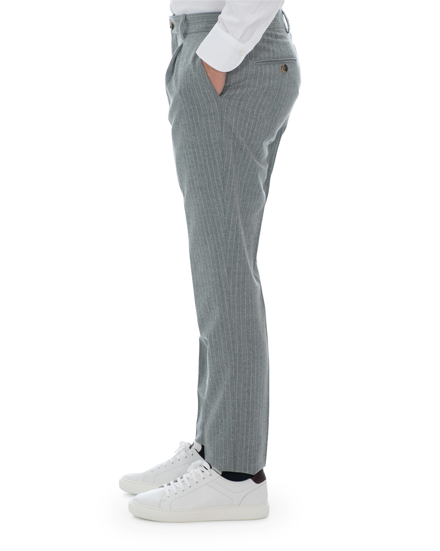 Heren | Broeken | Brunello Cucinelli | Slim Fit Pin Stripe Pleated Flannel Trousers Light Grey