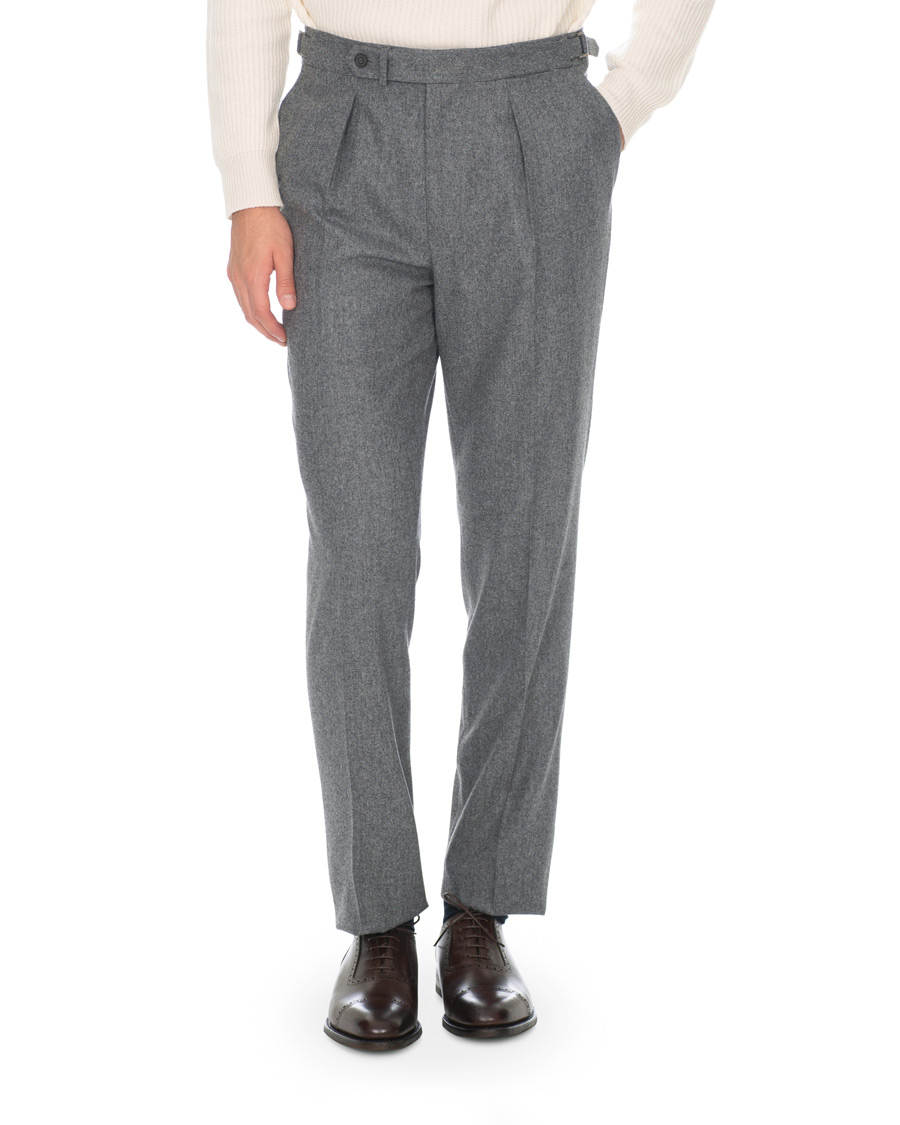 Heren | Broeken | Berg&Berg | Arnold Pleated Side Adjuster Flanell Trousers Mid Grey