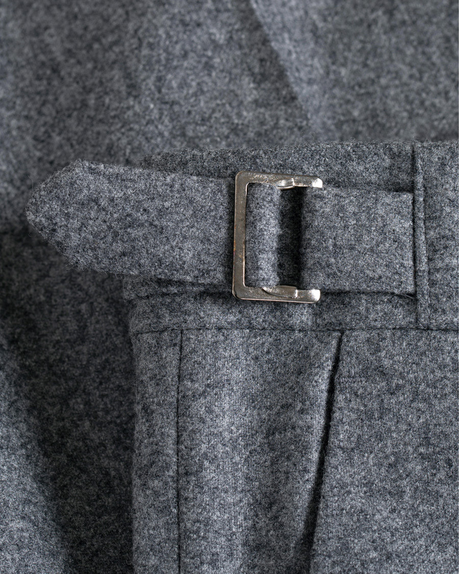 Heren | Broeken | Berg&Berg | Arnold Pleated Side Adjuster Flanell Trousers Mid Grey