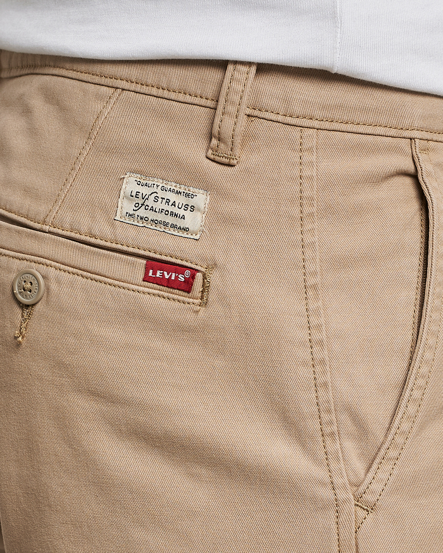 Heren | Broeken | Levi's | Garment Dyed Stretch Chino Beige