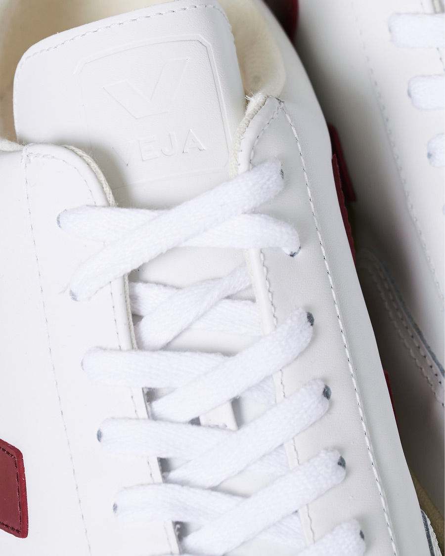 Heren | Veja V-12 Leather Sneaker White Marsala/Nautico | Veja | V-12 Leather Sneaker White Marsala/Nautico
