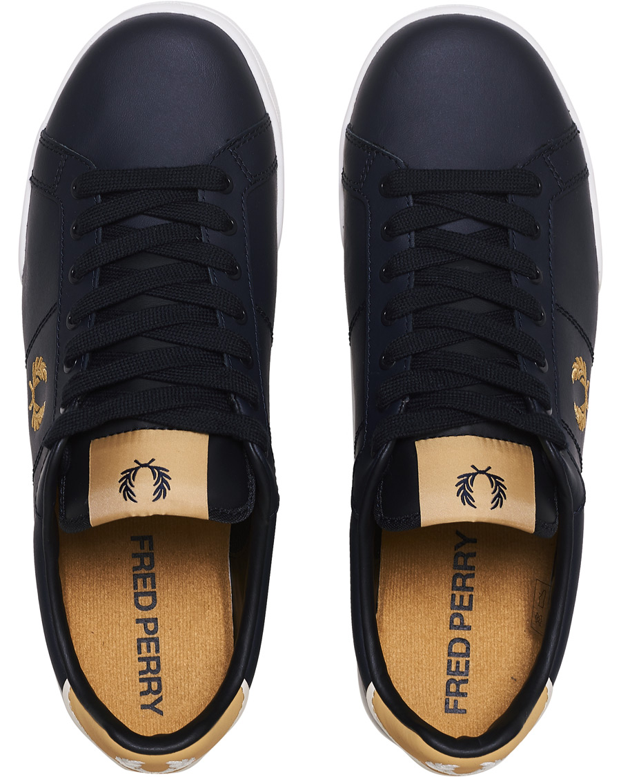 Heren | Fred Perry B722 Leather Sneaker Navy/Gold | Fred Perry | B722 Leather Sneaker Navy/Gold