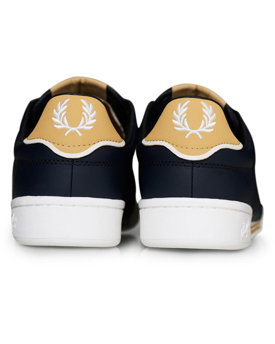 Heren | Fred Perry B722 Leather Sneaker Navy/Gold | Fred Perry | B722 Leather Sneaker Navy/Gold