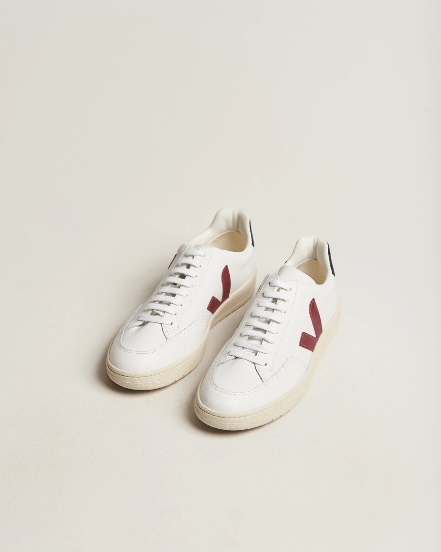Heren | Witte sneakers | Veja | V-12 Leather Sneaker White/Marsala Nautico
