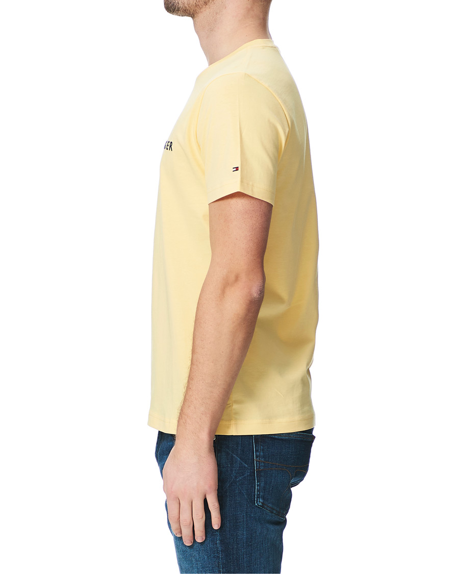 Heren | T-shirts | Tommy Hilfiger | Logo Crew Neck Tee Delicate Yellow