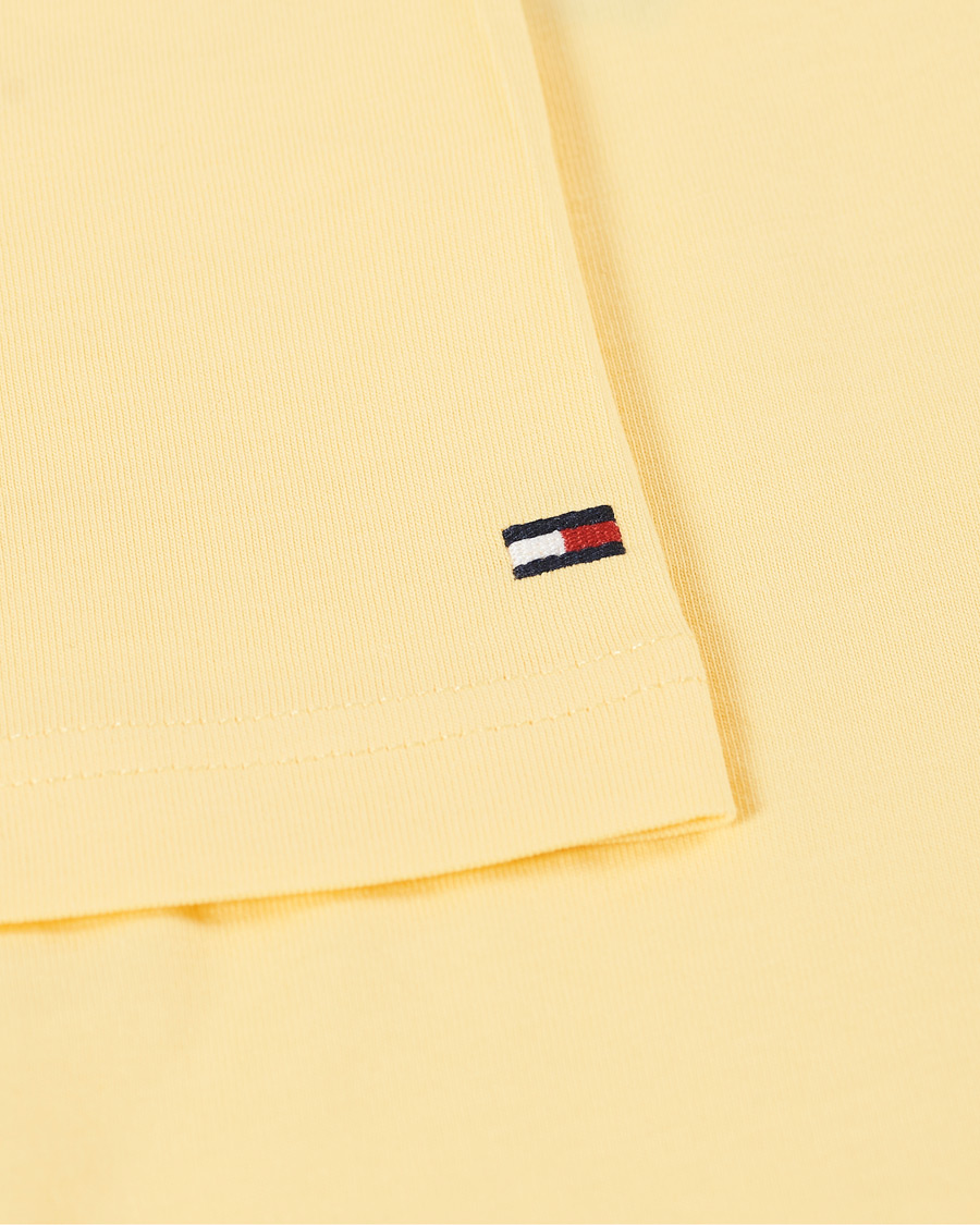 Heren | T-shirts | Tommy Hilfiger | Logo Crew Neck Tee Delicate Yellow