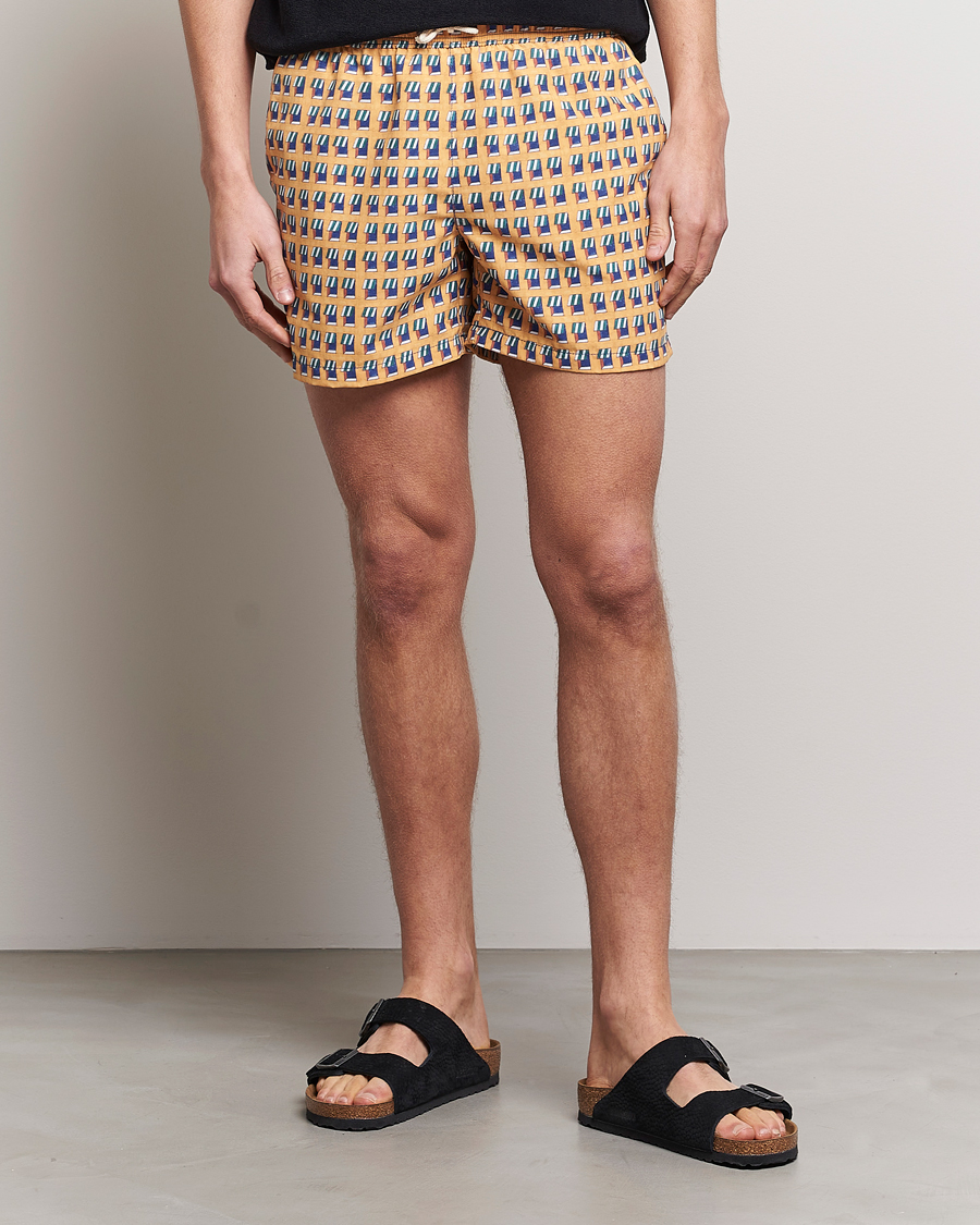 Heren | Zwembroek | Ripa Ripa | Finestre Sul Mare Printed Swimshorts Yellow