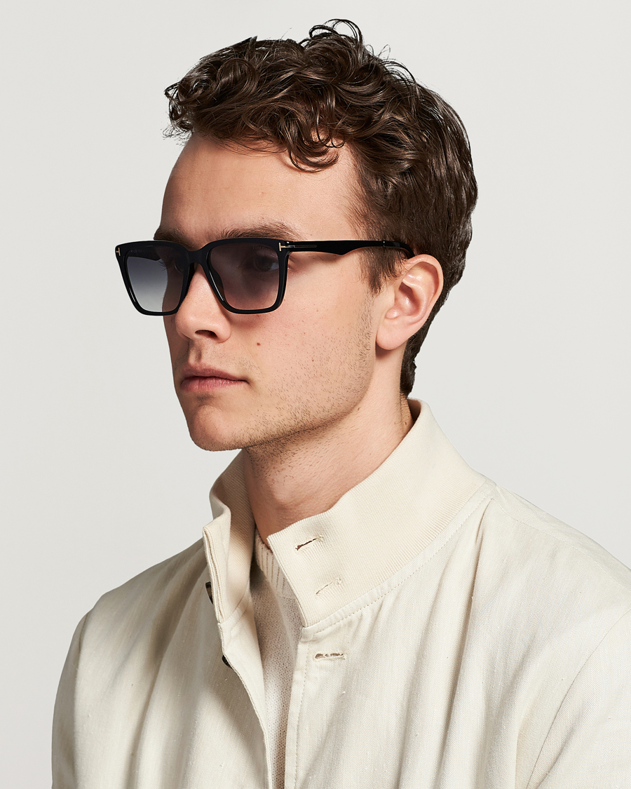 Men | Square Frame Sunglasses | Tom Ford | Garrett Sunglasses Shiny Black/Gradient Smoke