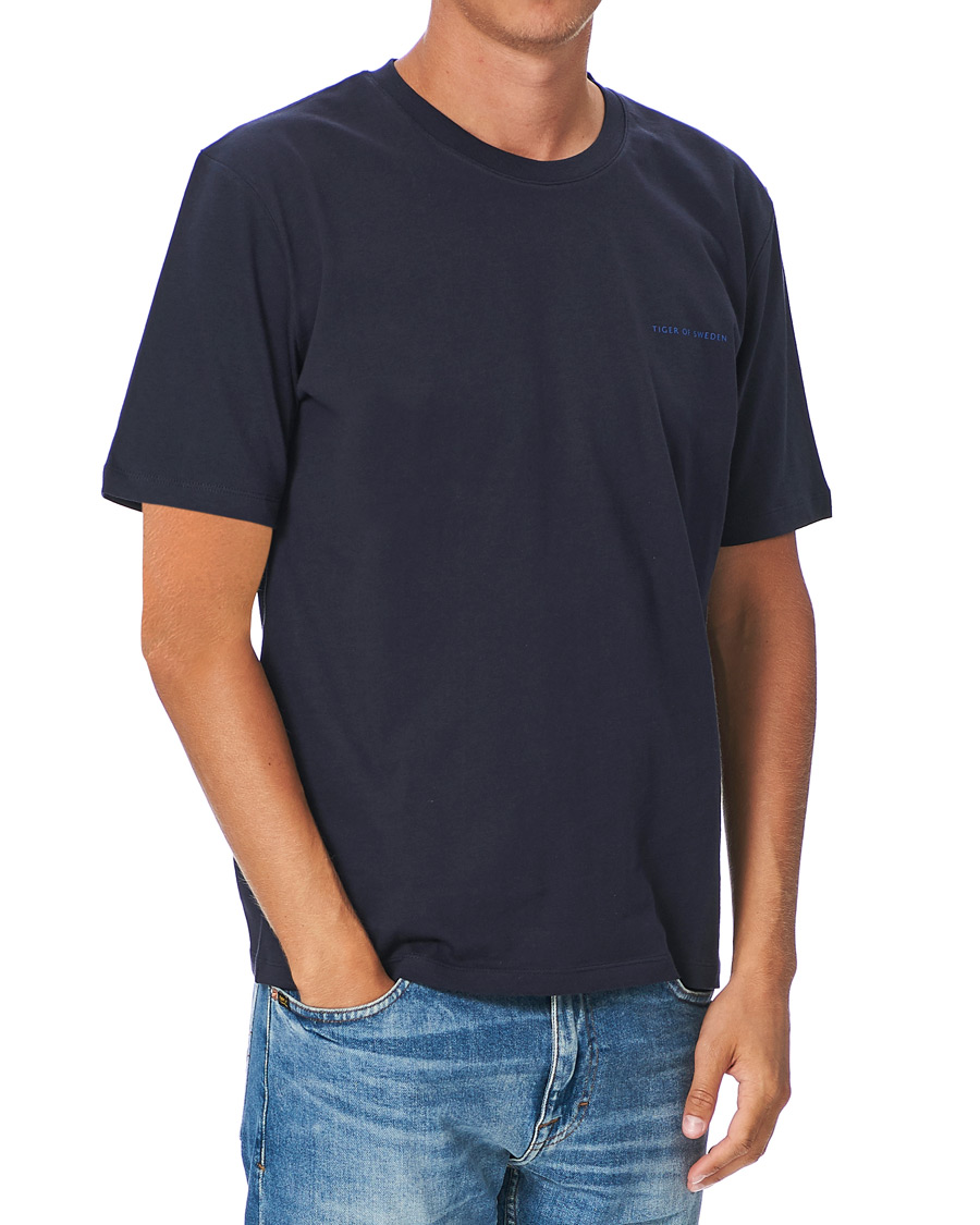 Heren | T-shirts | Tiger of Sweden | Pro Cotton Logo Tee Light Ink