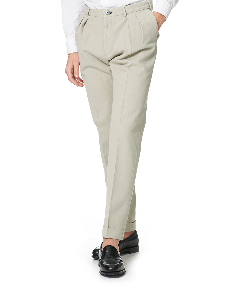 Heren | Broeken | Incotex | Carrot Fit Pleated Trousers Beige