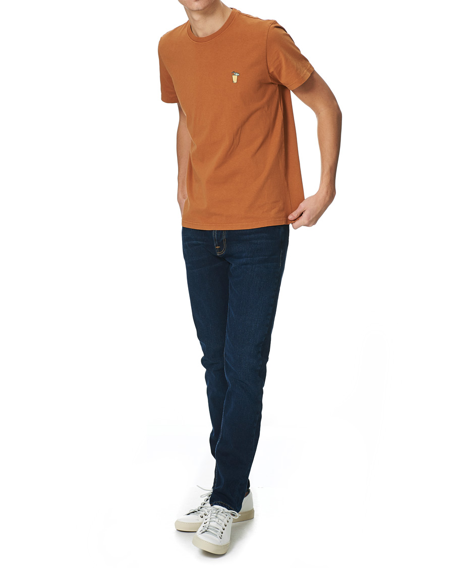 Heren | T-shirts | Nudie Jeans | Roy Drink Crew Neck Tee Burnt Orange
