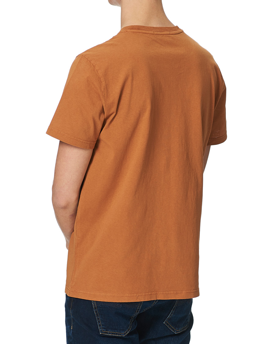 Heren | T-shirts | Nudie Jeans | Roy Drink Crew Neck Tee Burnt Orange