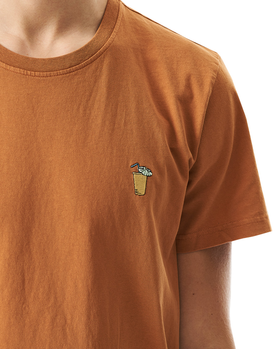 Heren | T-shirts | Nudie Jeans | Roy Drink Crew Neck Tee Burnt Orange