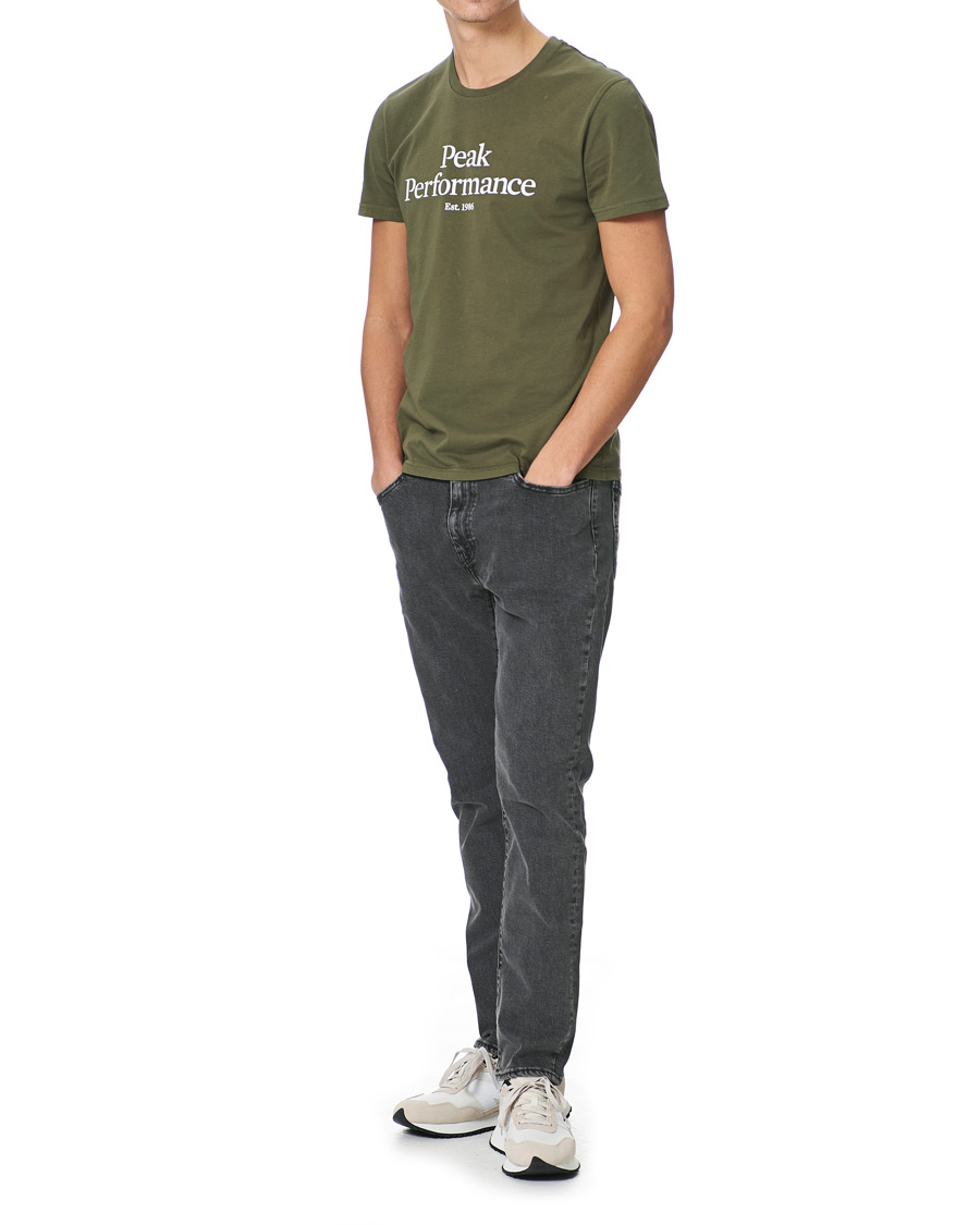 Heren | T-shirts | Peak Performance | Original Logo Crew Neck Tee Pine Neddle