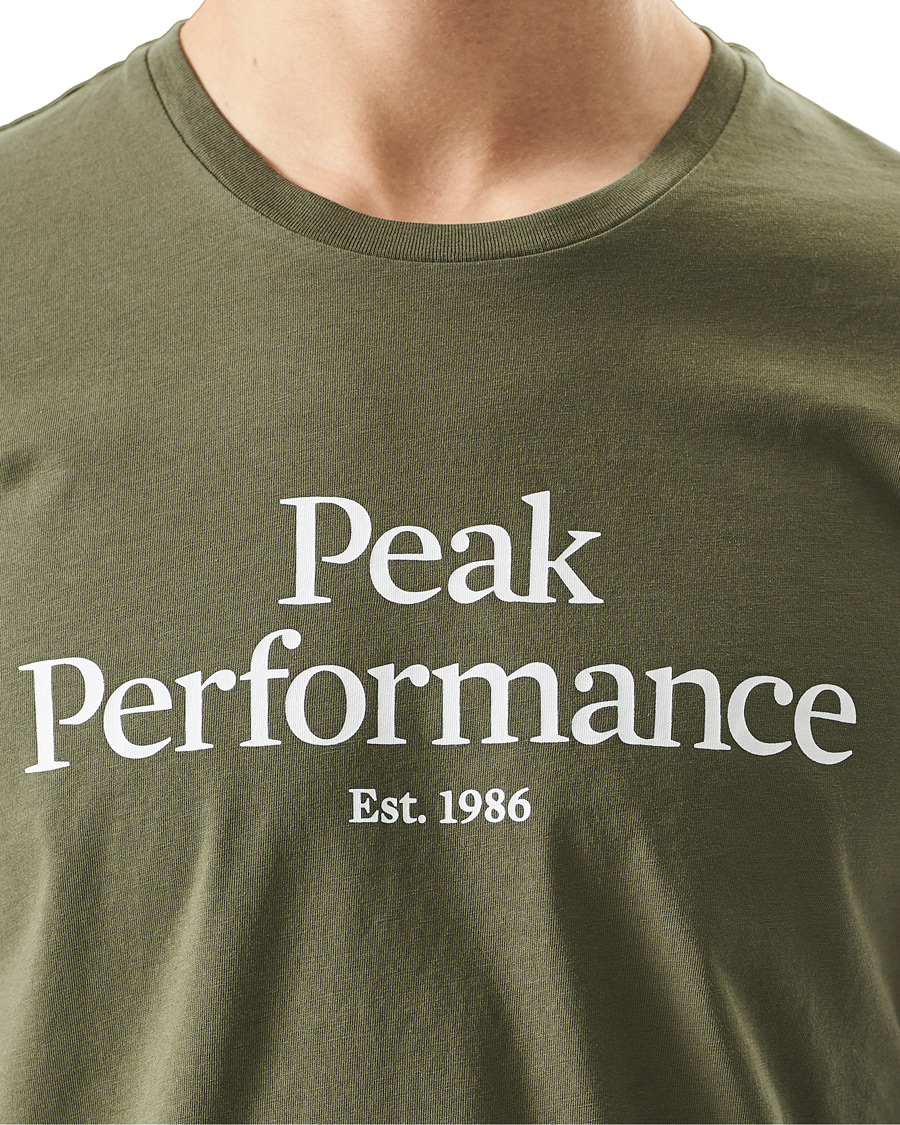 Heren | T-shirts | Peak Performance | Original Logo Crew Neck Tee Pine Neddle