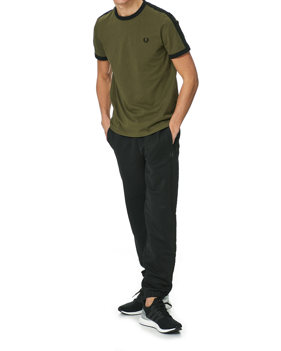 Heren | T-shirts | Fred Perry | Tonal Tape Ringer T-shirt Military Green