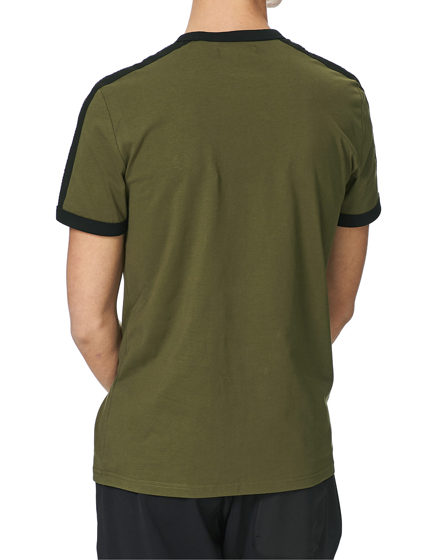 Heren | T-shirts | Fred Perry | Tonal Tape Ringer T-shirt Military Green
