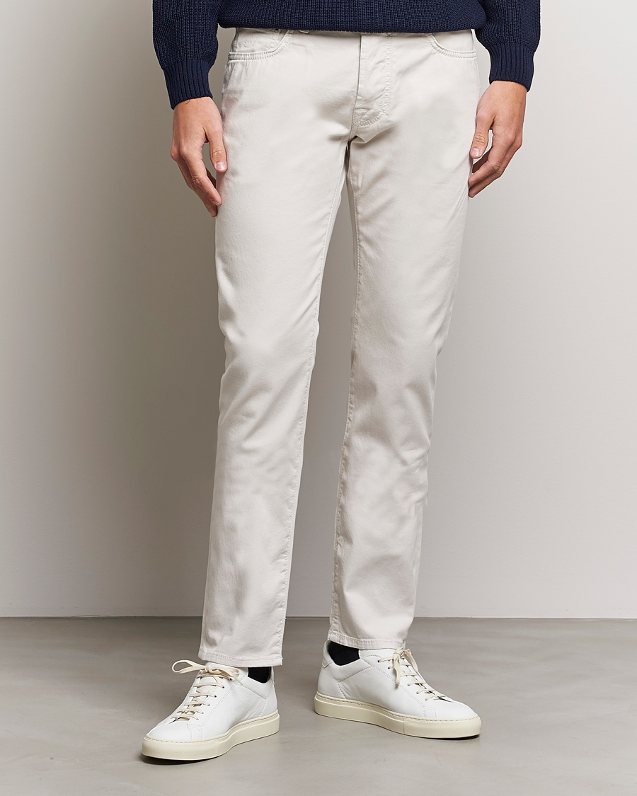 Heren | Italian Department | Jacob Cohën | Bard Garment Dyed Gabardine Trousers Beige