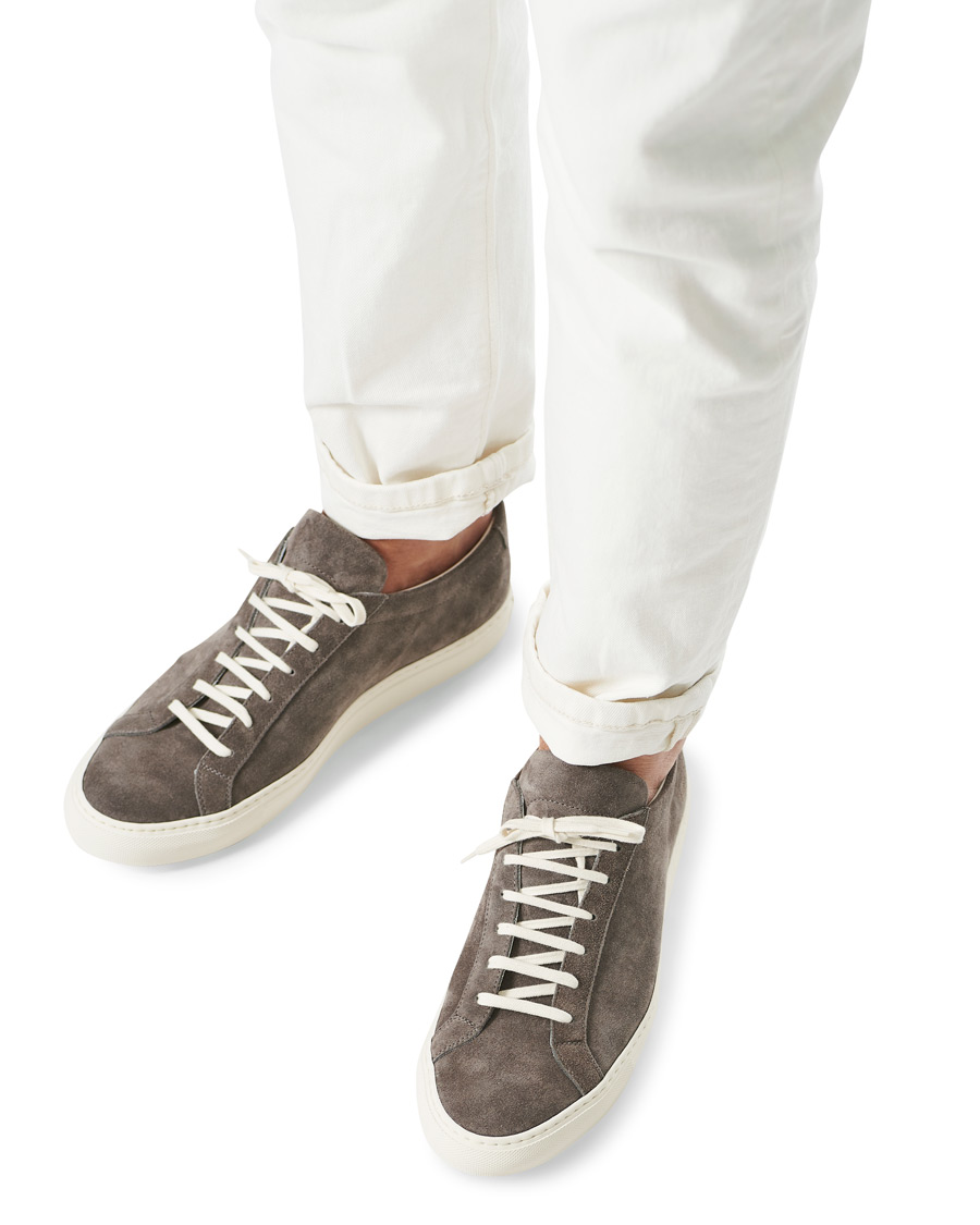Heren | Common Projects Achilles Low Suede Sneaker Dark Grey | Common Projects | Achilles Low Suede Sneaker Dark Grey