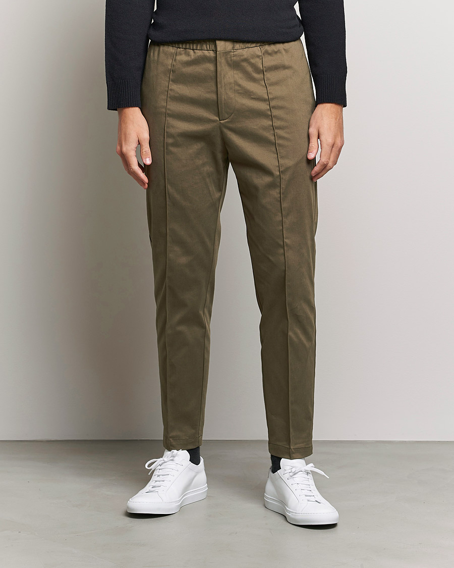 Heren | Broeken | Tiger of Sweden | Sosa Brushed Satin Trouser Olive Extreme