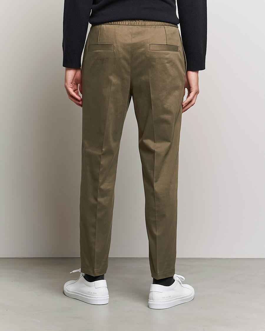 Heren | Broeken | Tiger of Sweden | Sosa Brushed Satin Trouser Olive Extreme