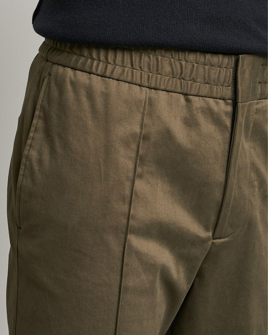 Heren | Broeken | Tiger of Sweden | Sosa Brushed Satin Trouser Olive Extreme